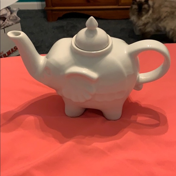 Other - Elephant tea pot